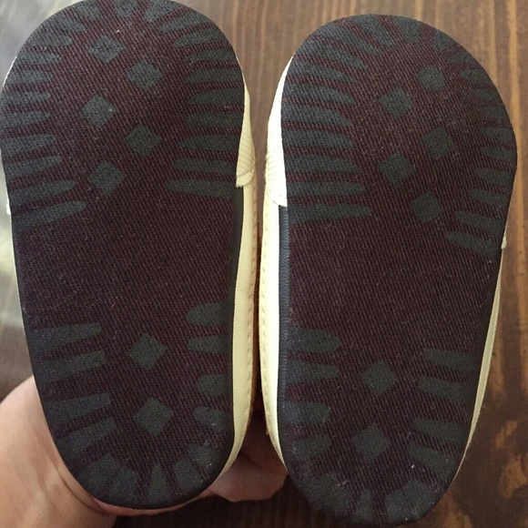 Carter 0-3 Month Boy Booties - Picture 4 of 4